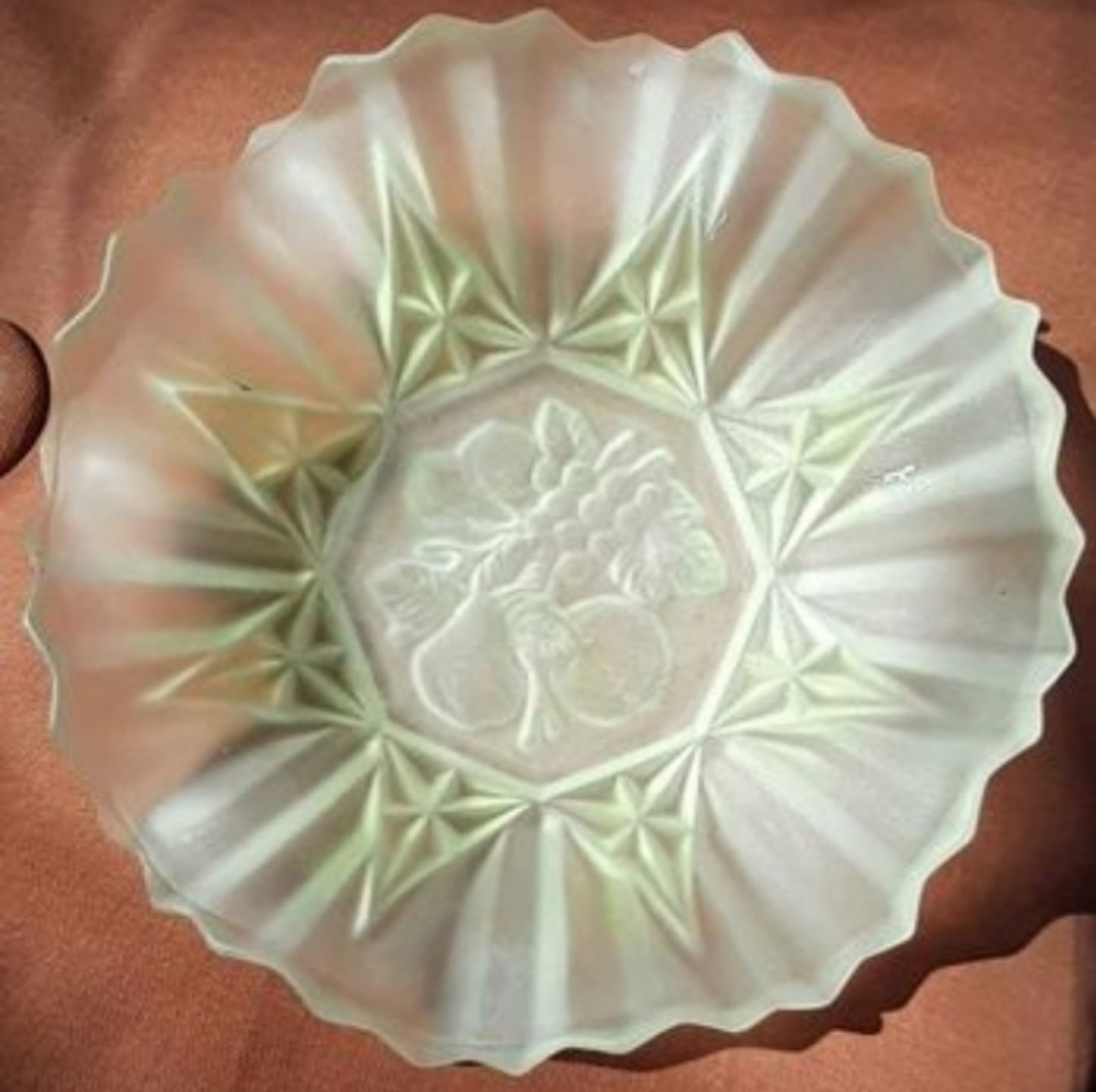 Federal glass satin bowl, Pioneer pattern